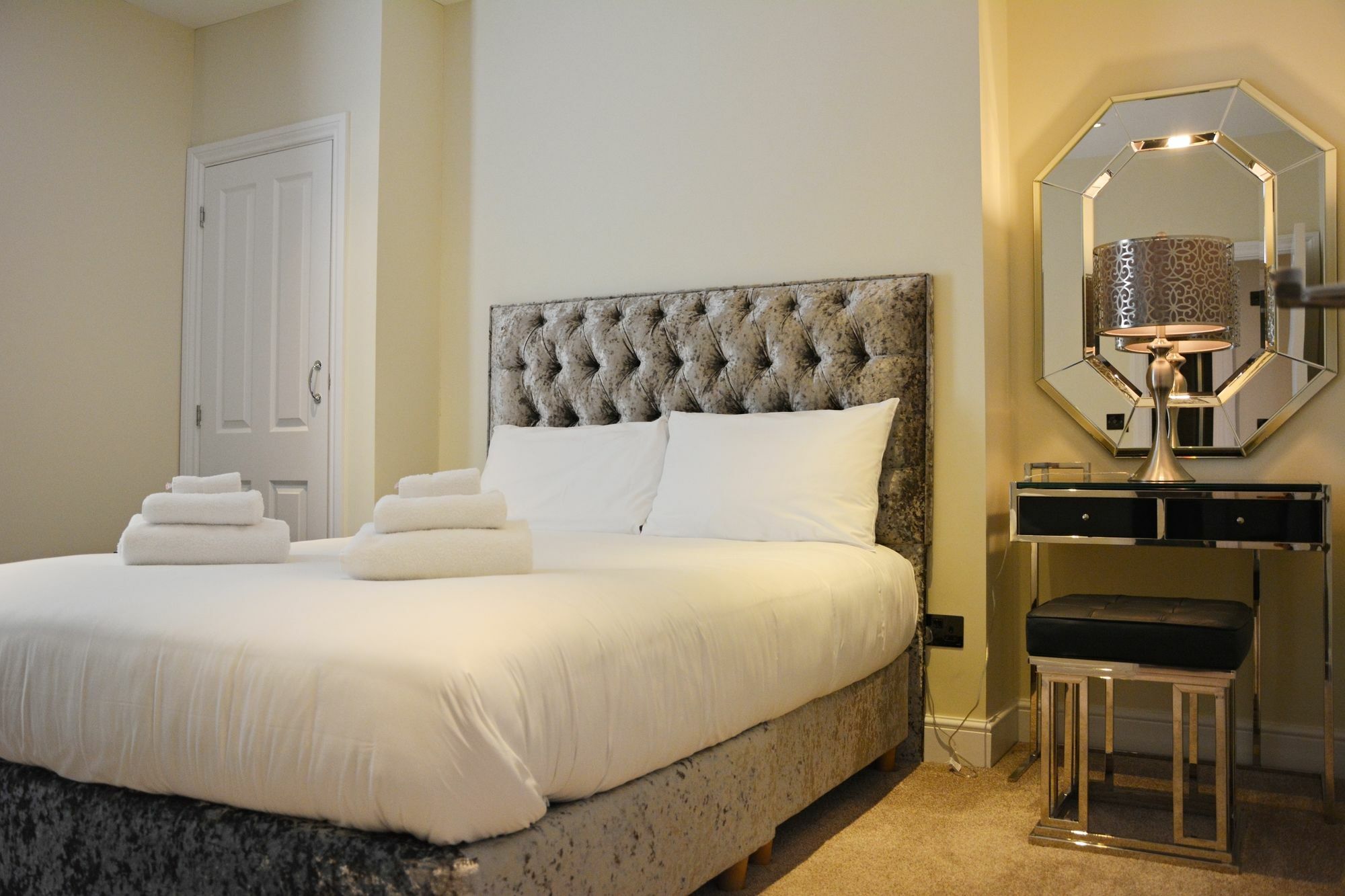 Pinnacle Residences - Cambridge Экстерьер фото